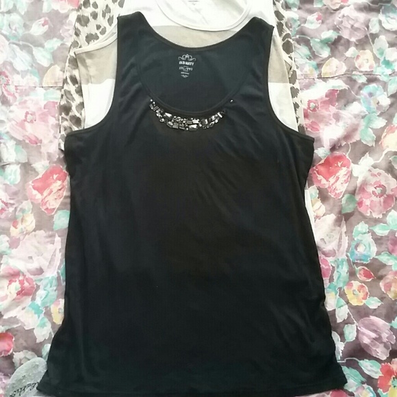👗 SOLD👗Xxl old Navy tank top bundle - Picture 2 of 4