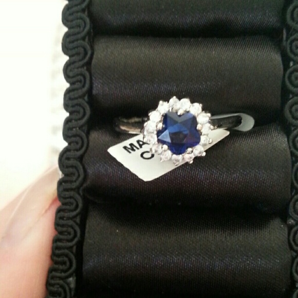 Beautiful ring - Picture 2 of 2