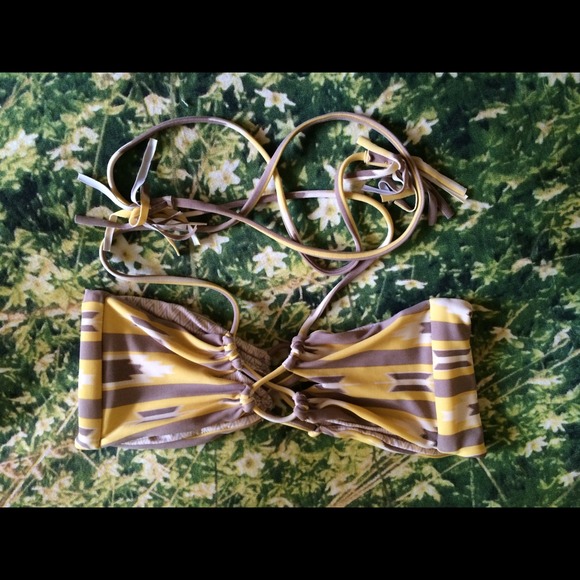 ❌ sold ❌Acacia Swimwear Choctaw Top - Picture 2 of 3