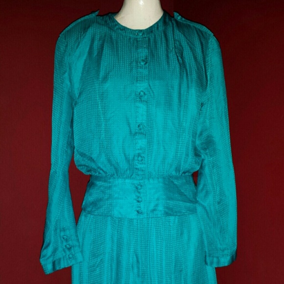 Vintage Neiman Marcus! 100% Silk blouse skirt set