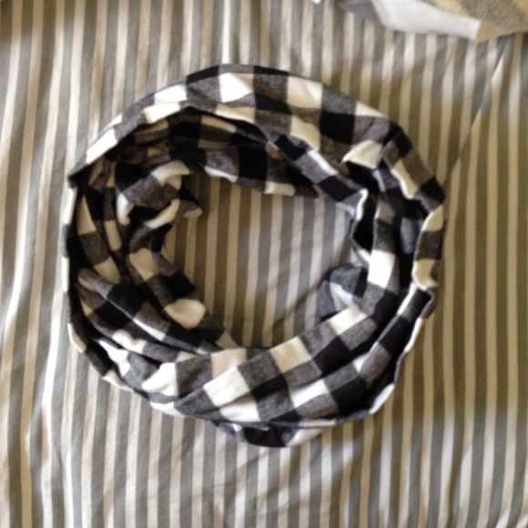 Handmade buffalo plaid flannel infinity scarf - Picture 2 of 3