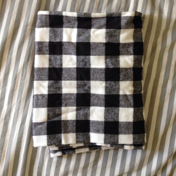 Handmade buffalo plaid flannel infinity scarf - Picture 3 of 3