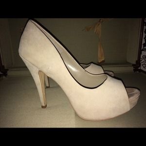 Jessica Simpson pumps