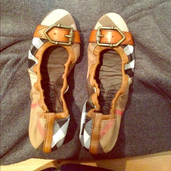 Burberry flat shoes
