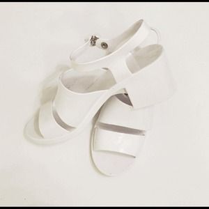 Chunky jelly American Apparel white sandals
