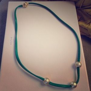 Leather neckless with gold beads