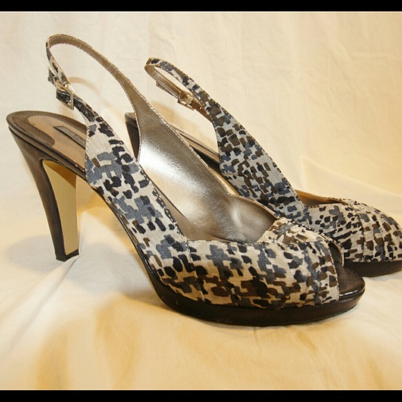 Bandolino Slingback Peep Toe Heels - Navy & Gray
