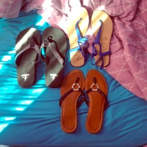 Size 10/11 sandals/flip flop bundle