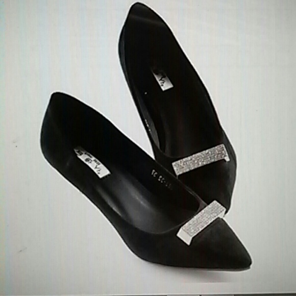 Brand new kitten heel pumps