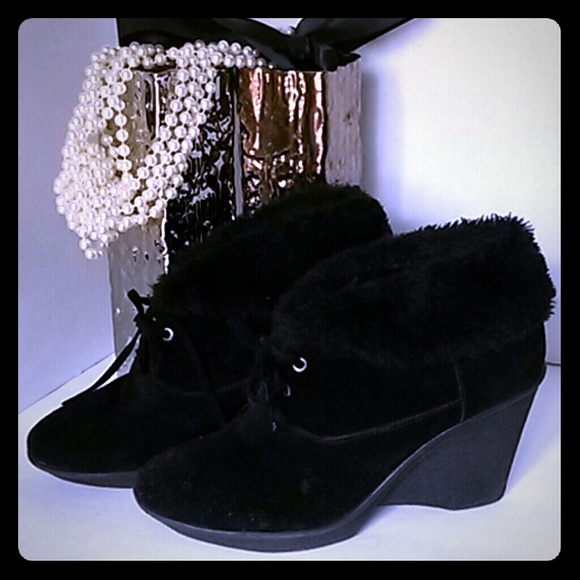 B. Markowsky Black Suede Booties-9 w