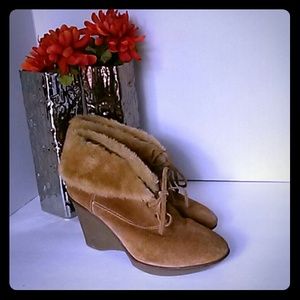 B. MAKOWSKY Suede / Fur Lace up Bootie - 9.5w