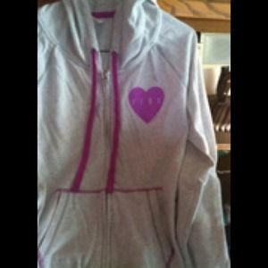 Cute vs hoodie in good condition has been worn