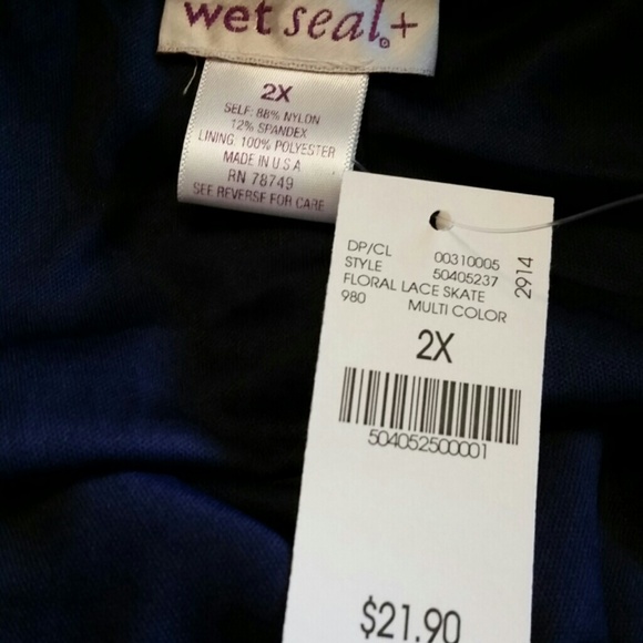 *SOLD* Floral Lace Skater Skirt - Picture 3 of 4