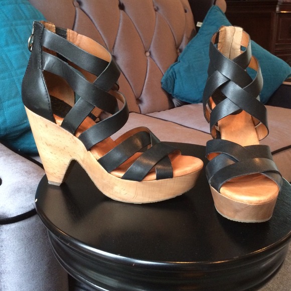 🎉Moving Sale🎉Lucky Brand wedge sandals.