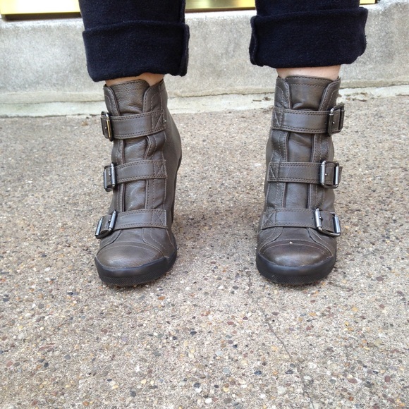 Gray Simply Vera Strap Booties - Picture 2 of 4