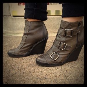 Gray Simply Vera Strap Booties