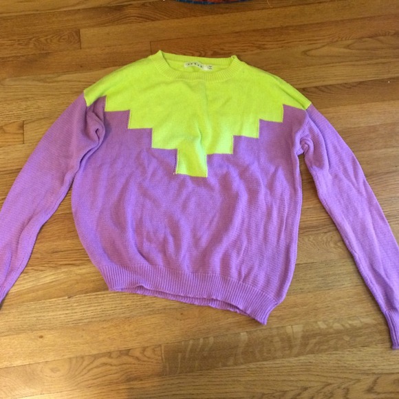 Geometrical sweater: lilac and lime green