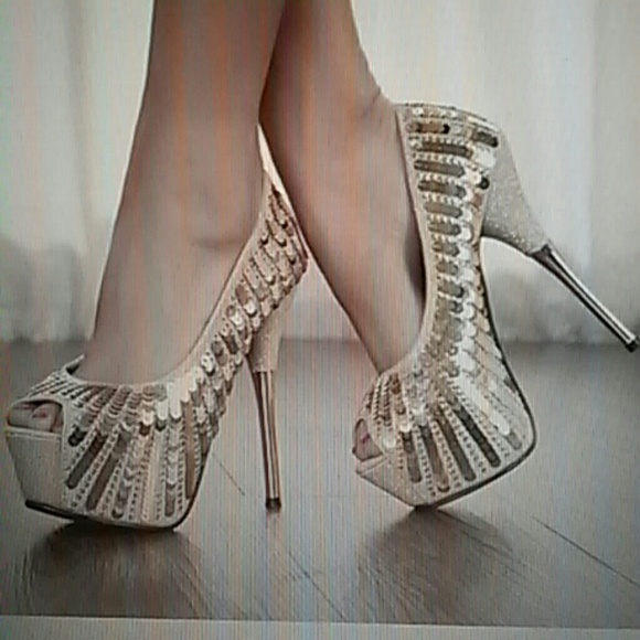 Brand new sexy GOLD heels