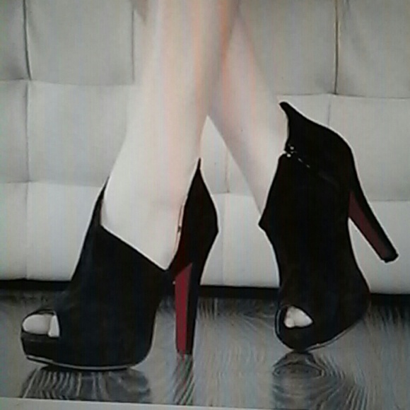 Brand new black and sued design shoes