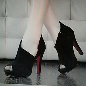 Brand new black and sued design shoes