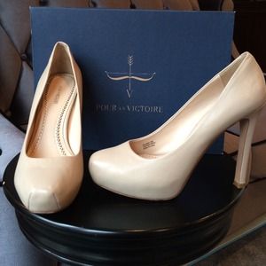 🎉Moving Sale🎉PourLa Victoire nude/platform pumps