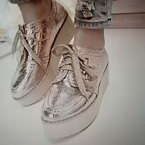 Brand new casual gold lace up design