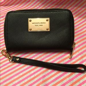 Authentic Michael Kors iphone wristlet!!