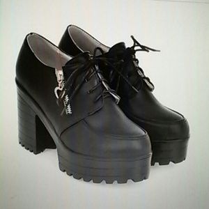 Brand new round toe platform shoes