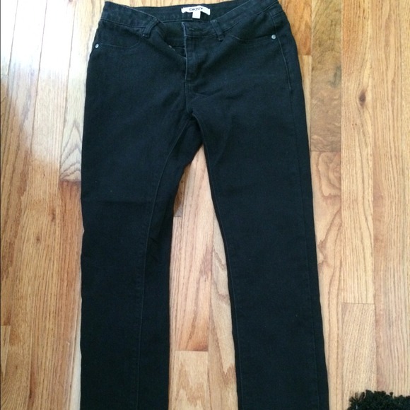 Dkny black plants.