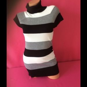 Love By Design Turtleneck Cap Sleeve Sweater Sz L