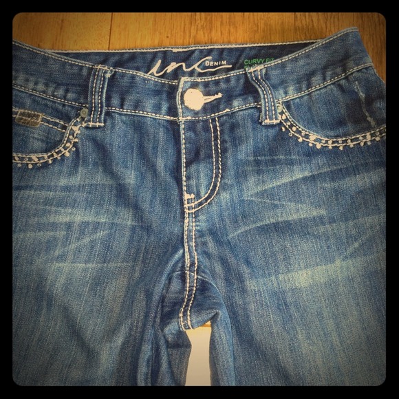 Macy's INC jeans. Sz 28" W  32" Inseam, 39" L.