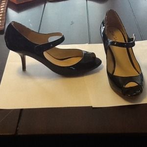 Black patent strapped pumps