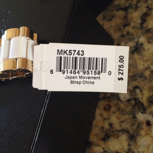 Michael Kors Bradshaw gold & white watch - Picture 4 of 4