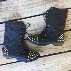 Studded combat boots 🌿🍂🍃