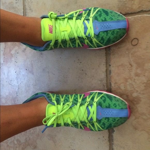 AMAZING NIKES SOLD