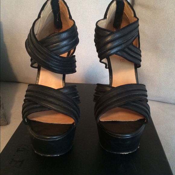 FLASH SALE. Black LAMB wedges.