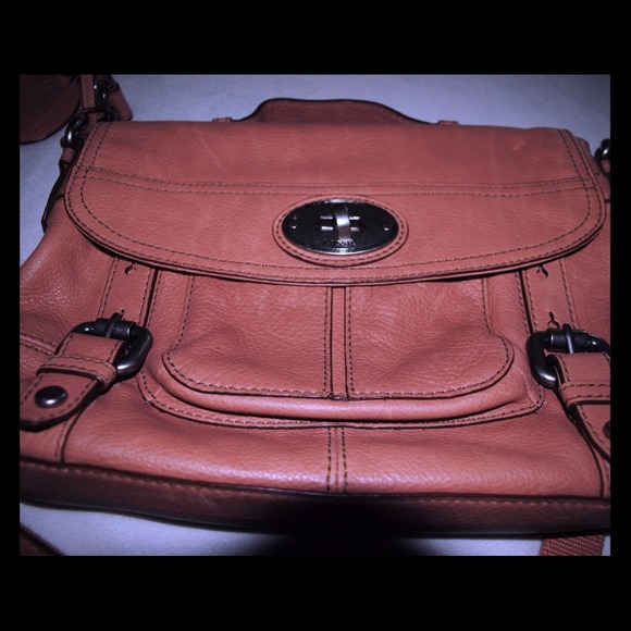 Fossil messenger type bag soft pink Only used once