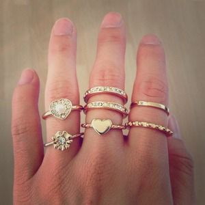 Set of 7 Gold Toned Rings heart flower diamond