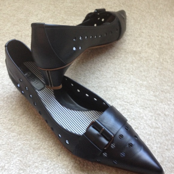 Elegant low heel Trifoli pumps