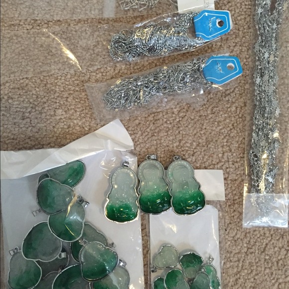 Jewelerys - Picture 1 of 4