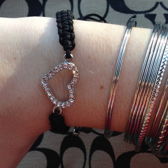 🚫SOLD🚫💗Heart bracelet w/ bangles💗