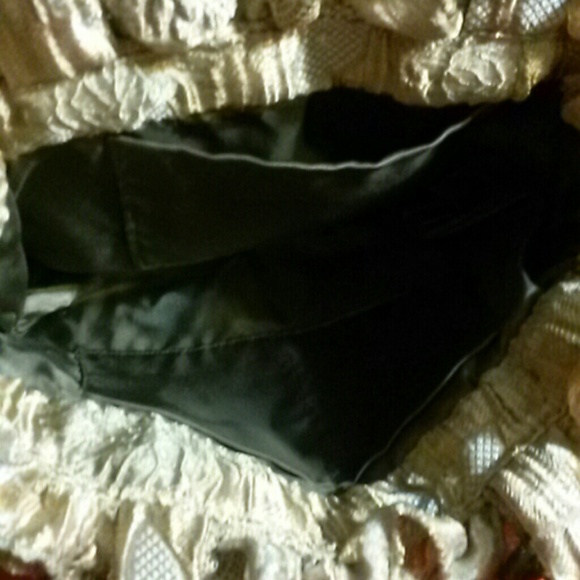 $price drop$ Ruffled Purse - Picture 3 of 4