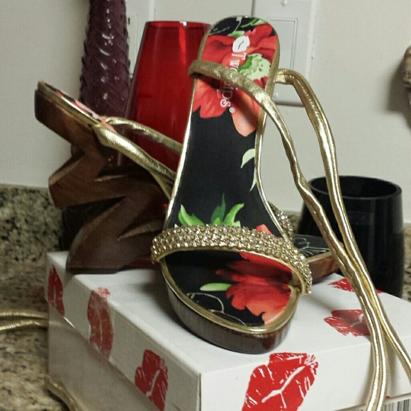 Two Lips wedges