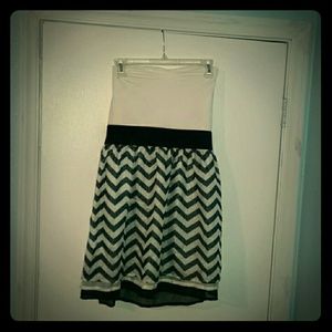 Black and white chevron print dress
