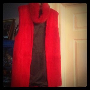 🎉Host Pick❤️Red fur vest and red ear warmer❤️🙋👀