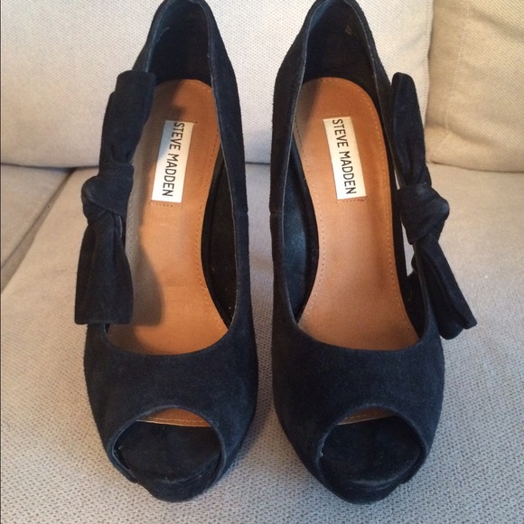 FLASH SALE Black Steve Madden suede feminine pumps