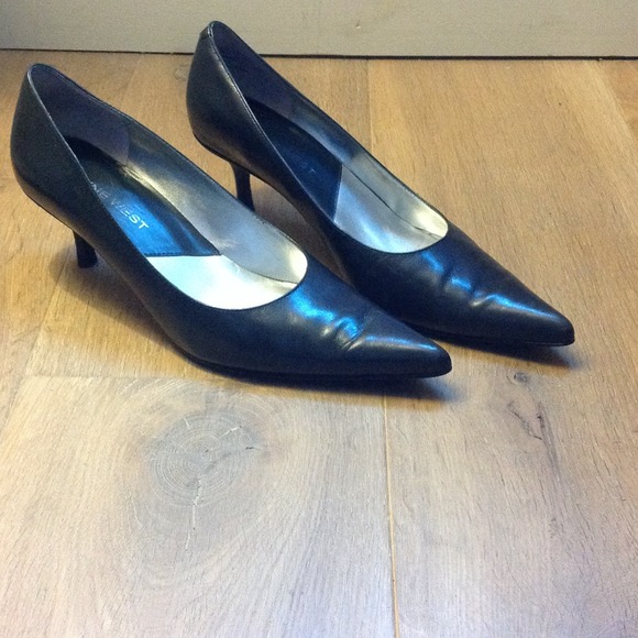 Leather navy pumps