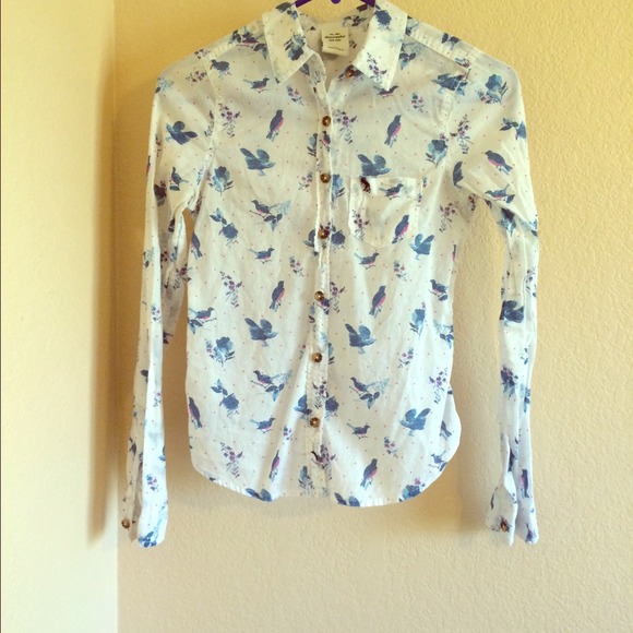 White/blue bird button up - Picture 1 of 3