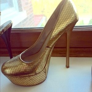 Gold stiletto.