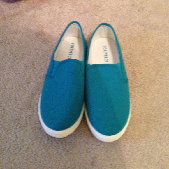 Cute Forever 21 slip on shoe & canvas bundle